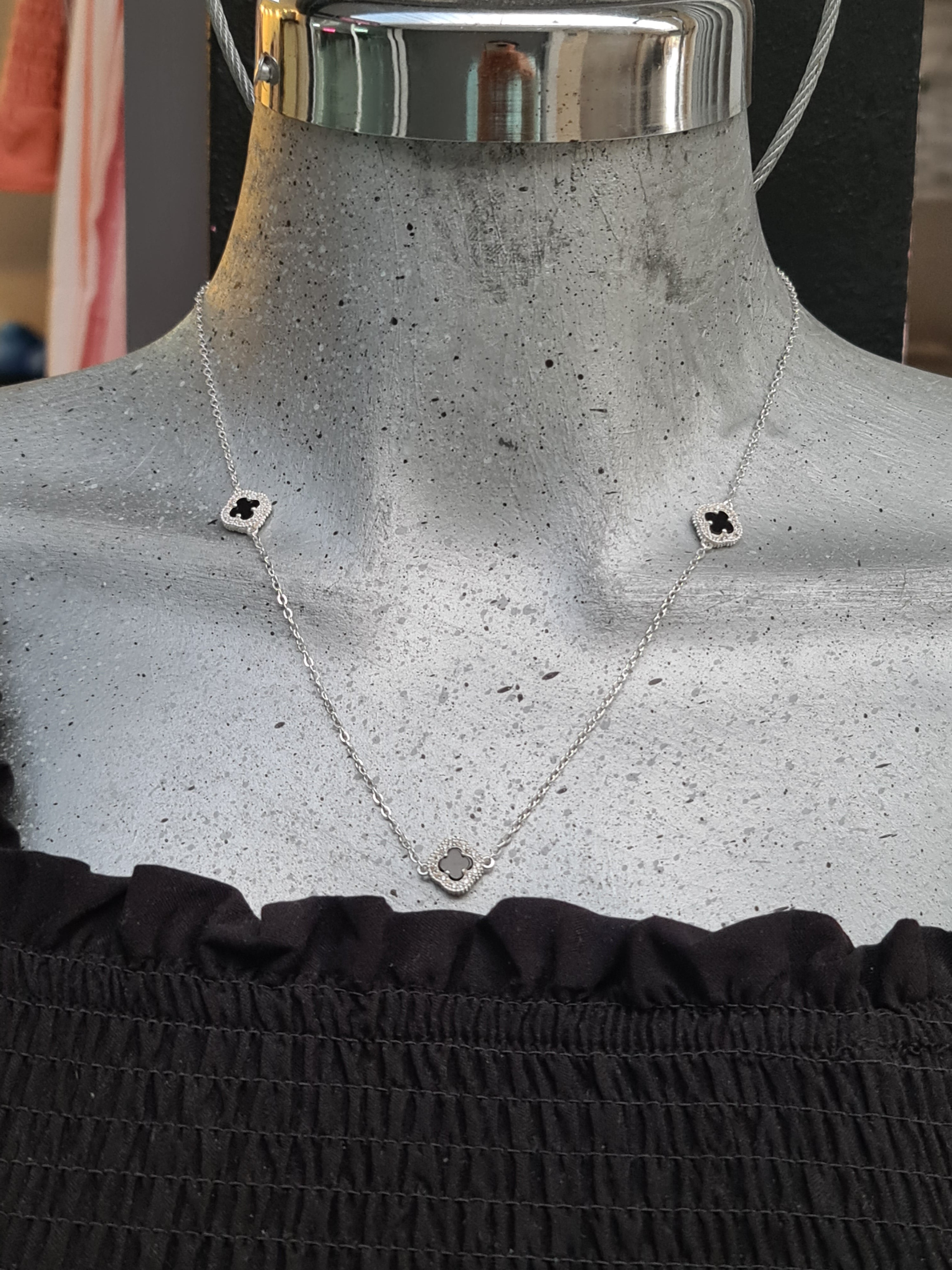 Gargantilla de Plata Turca 3 Treboles Negros Con Zirconias 50cm