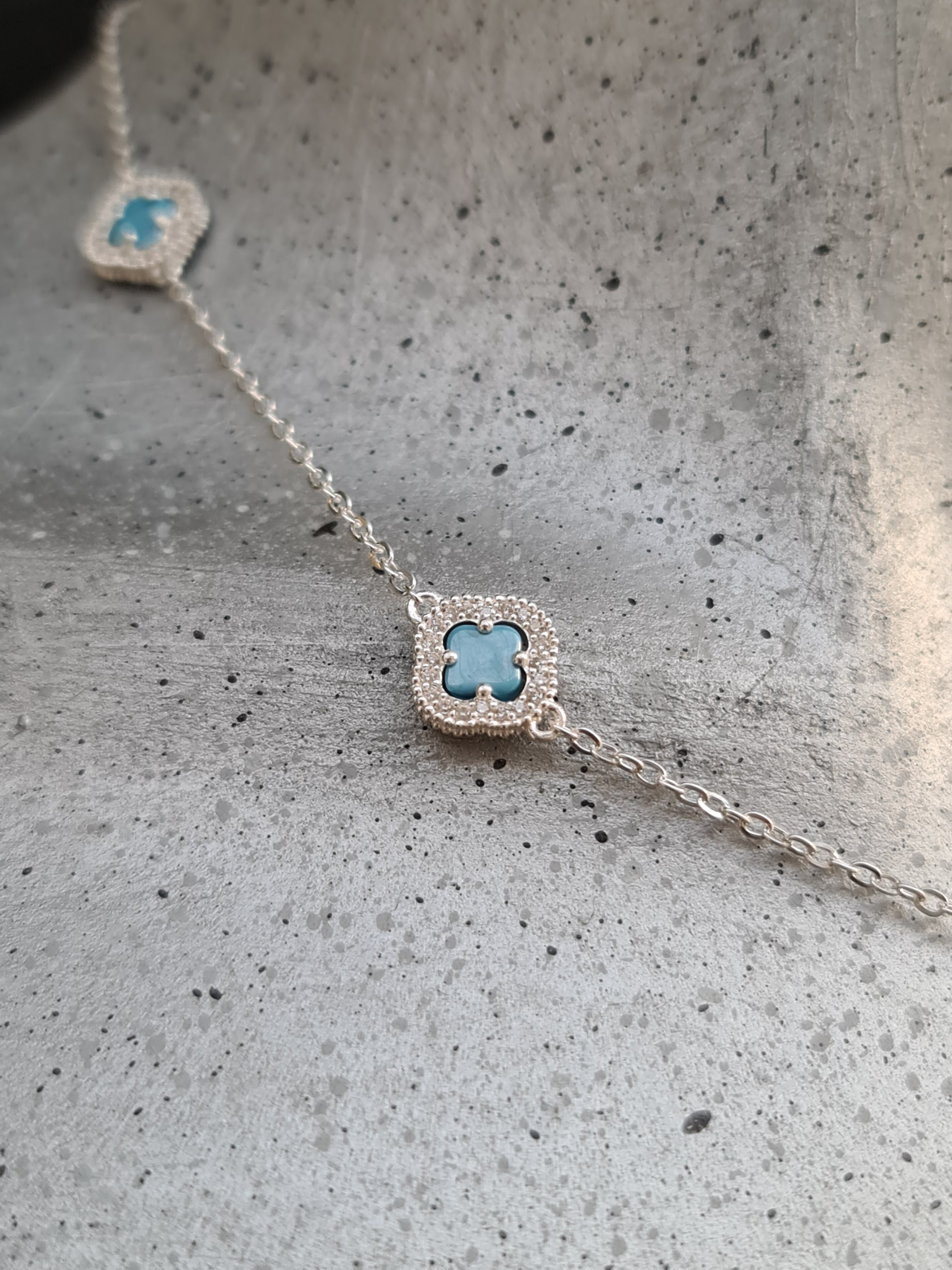 Gargantilla de Plata Turca 5 Treboles Azules Con Zirconias 50cm