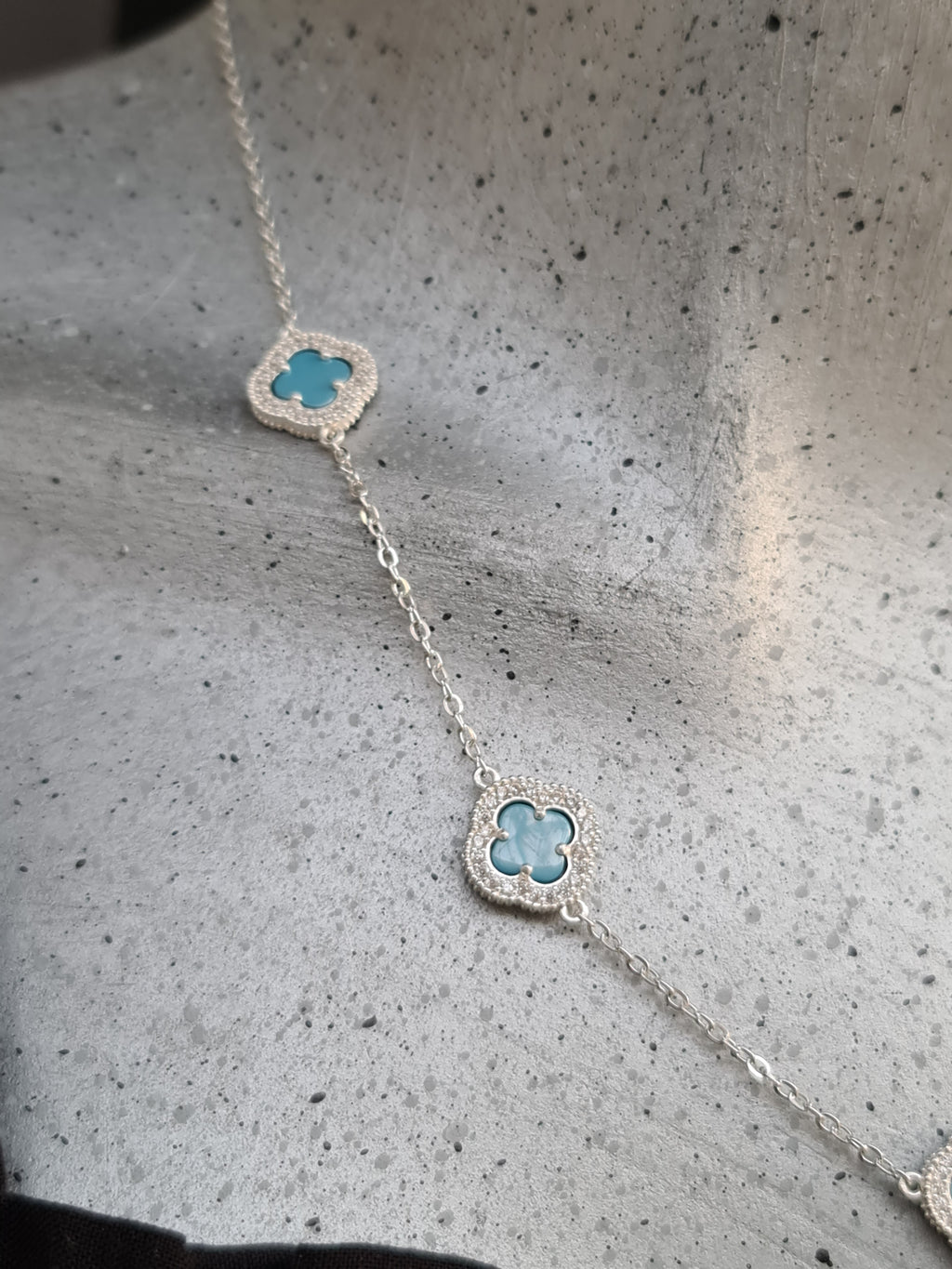 Gargantilla de Plata Turca 5 Treboles Azules Con Zirconias 55cm