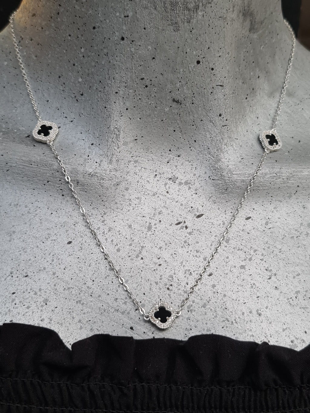 Gargantilla de Plata Turca 3 Treboles Negros Con Zirconias 50cm