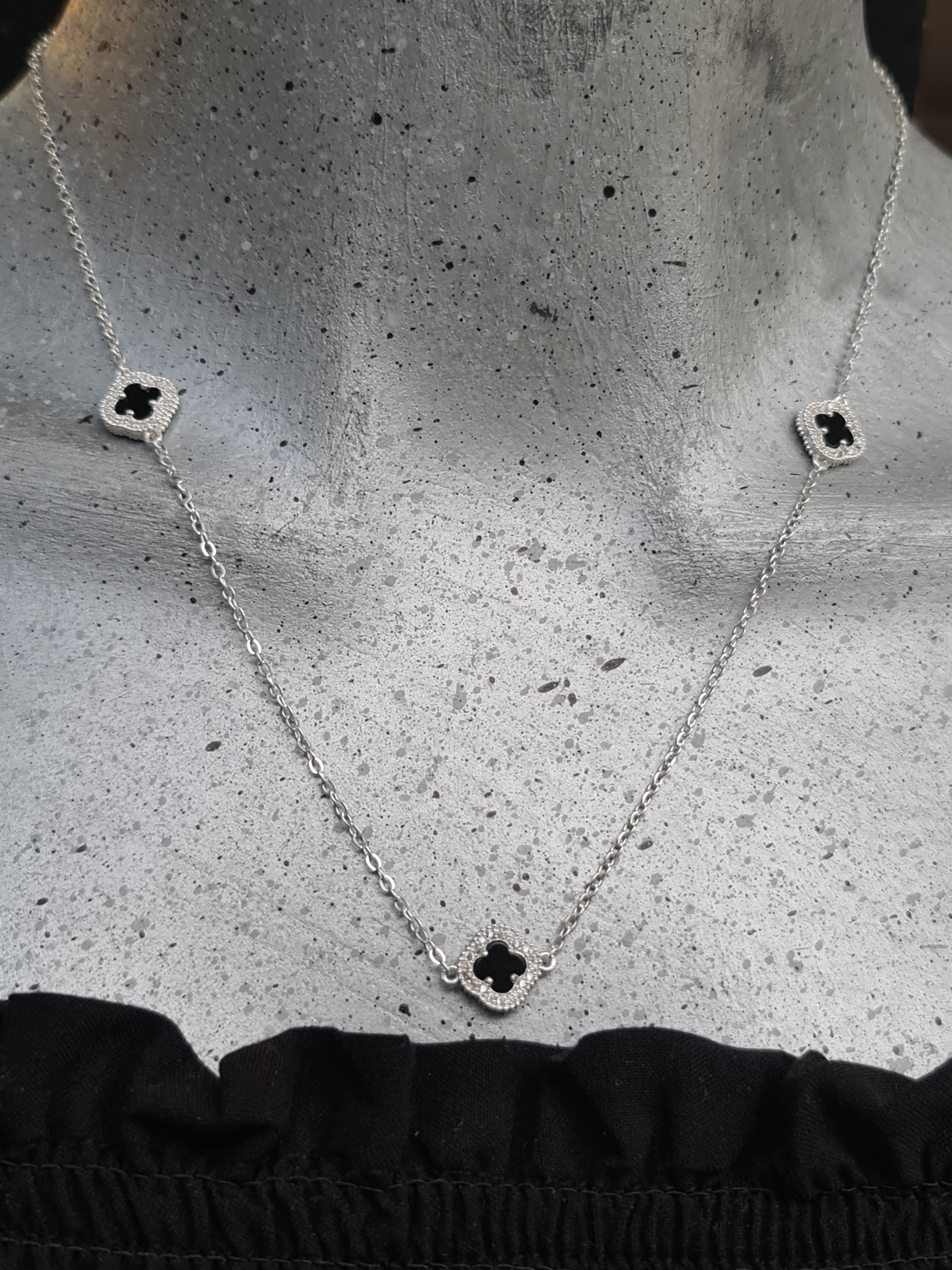 Gargantilla de Plata Turca 3 Treboles Negros Con Zirconias 50cm