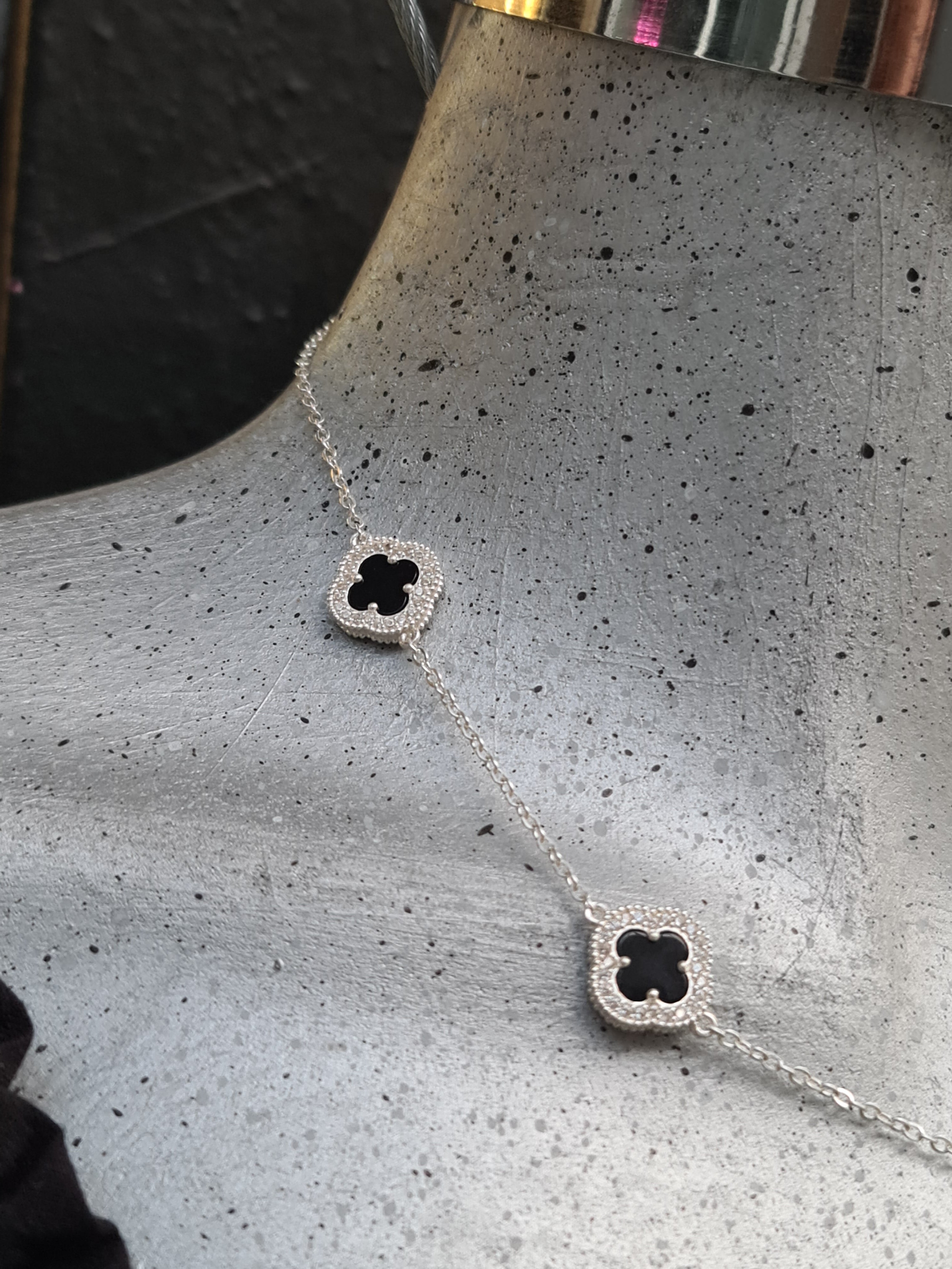 Gargantilla De Plata Turca 5 Treboles Negros Con Zirconias 50cm
