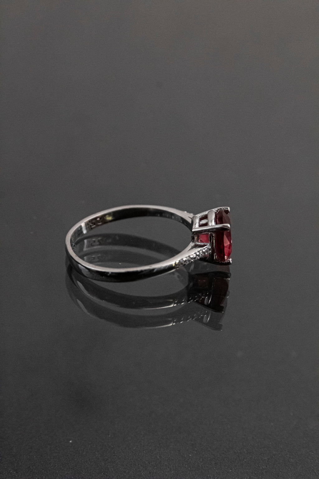 Anillo De Plata Turca Con Piedra Natural Roja De Laboratorio
