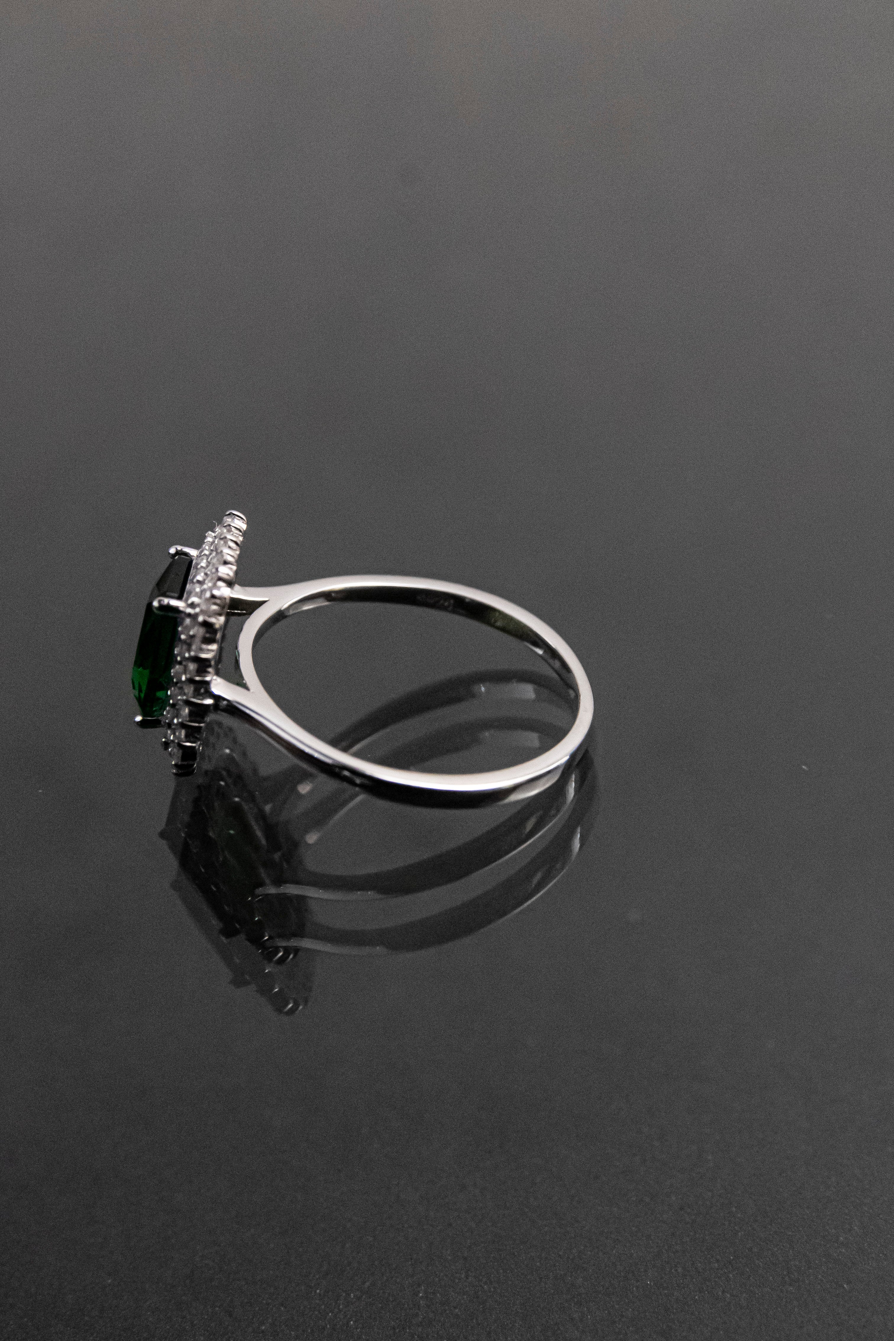 Anillo De Plata Turca Con Piedra Natural Verde Esmeralda De Laboratorio