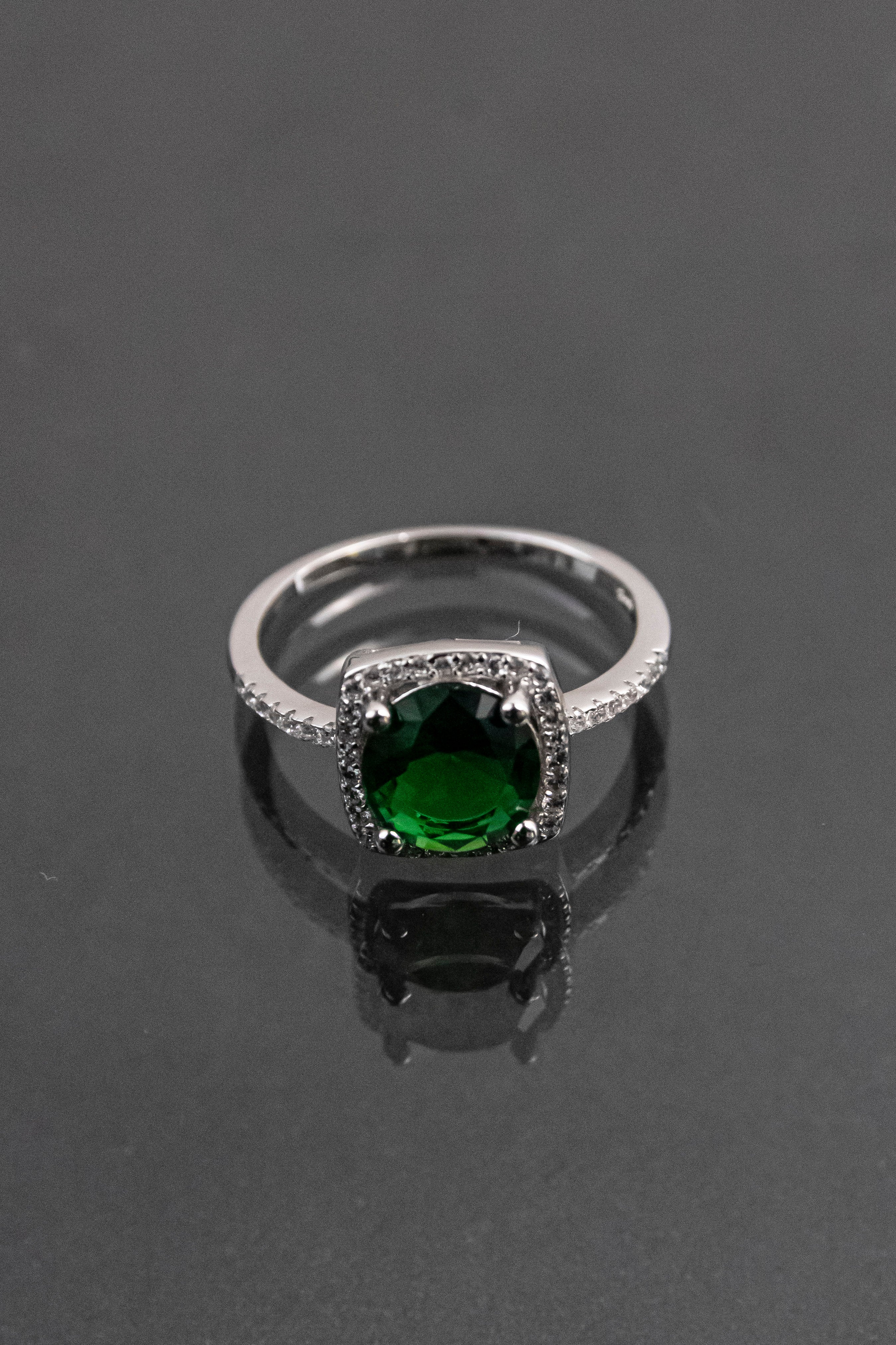 Anillo De Plata Turca Con Piedra Natural Verde Esmeralda De Laboratorio