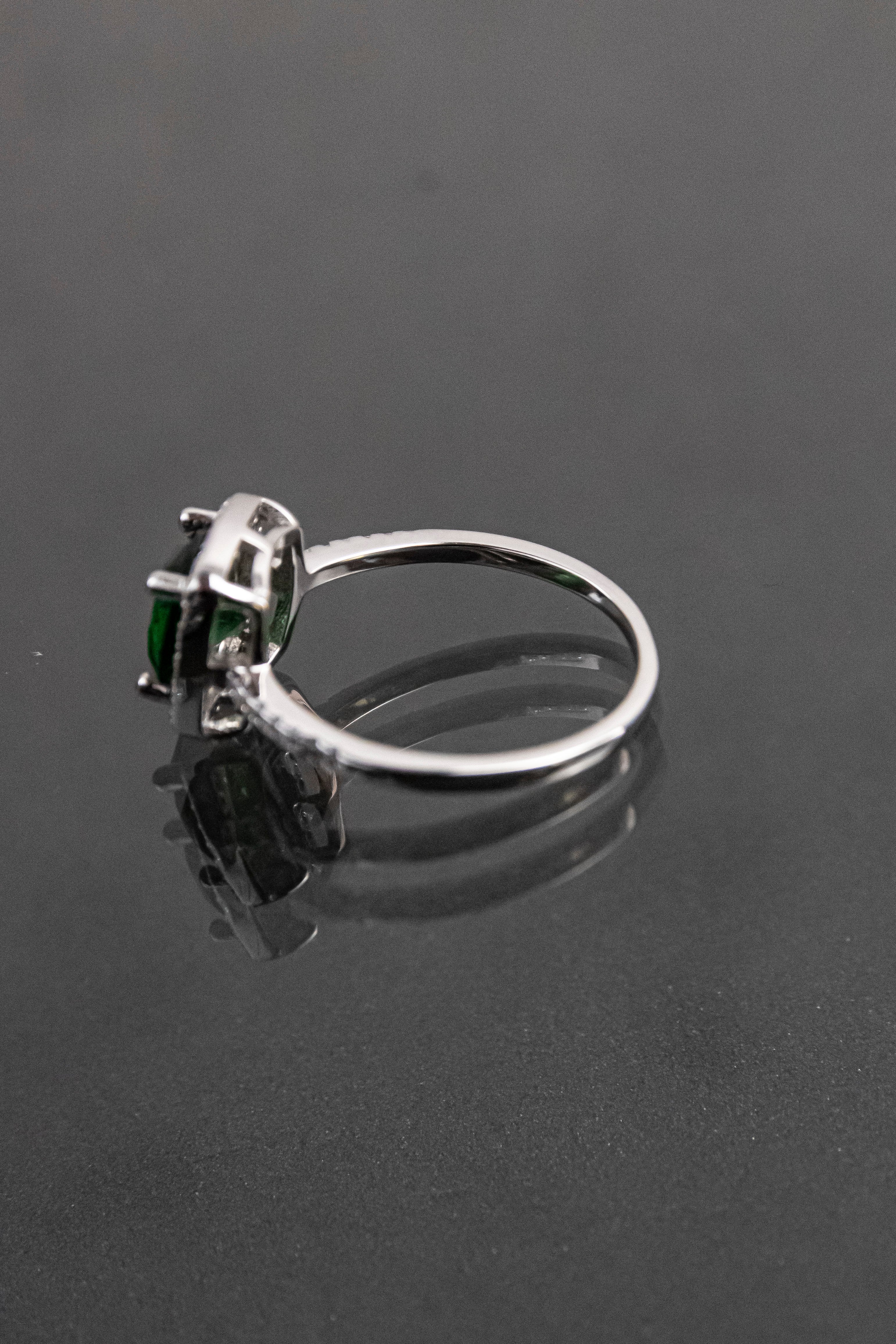 Anillo De Plata Turca Con Piedra Natural Verde Esmeralda De Laboratorio