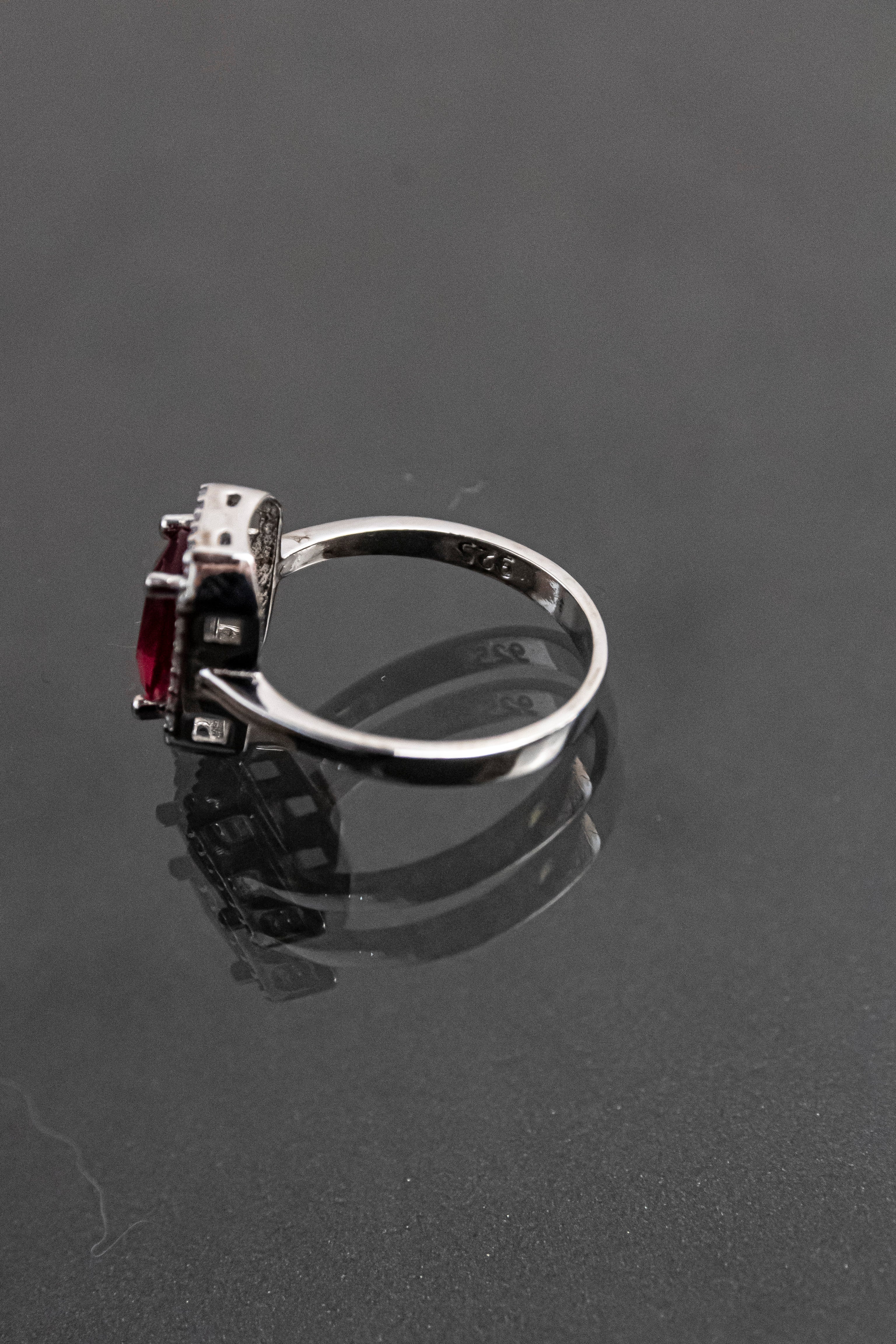 Anillo De Plata Turca Con Piedra Natural Roja De Laboratorio