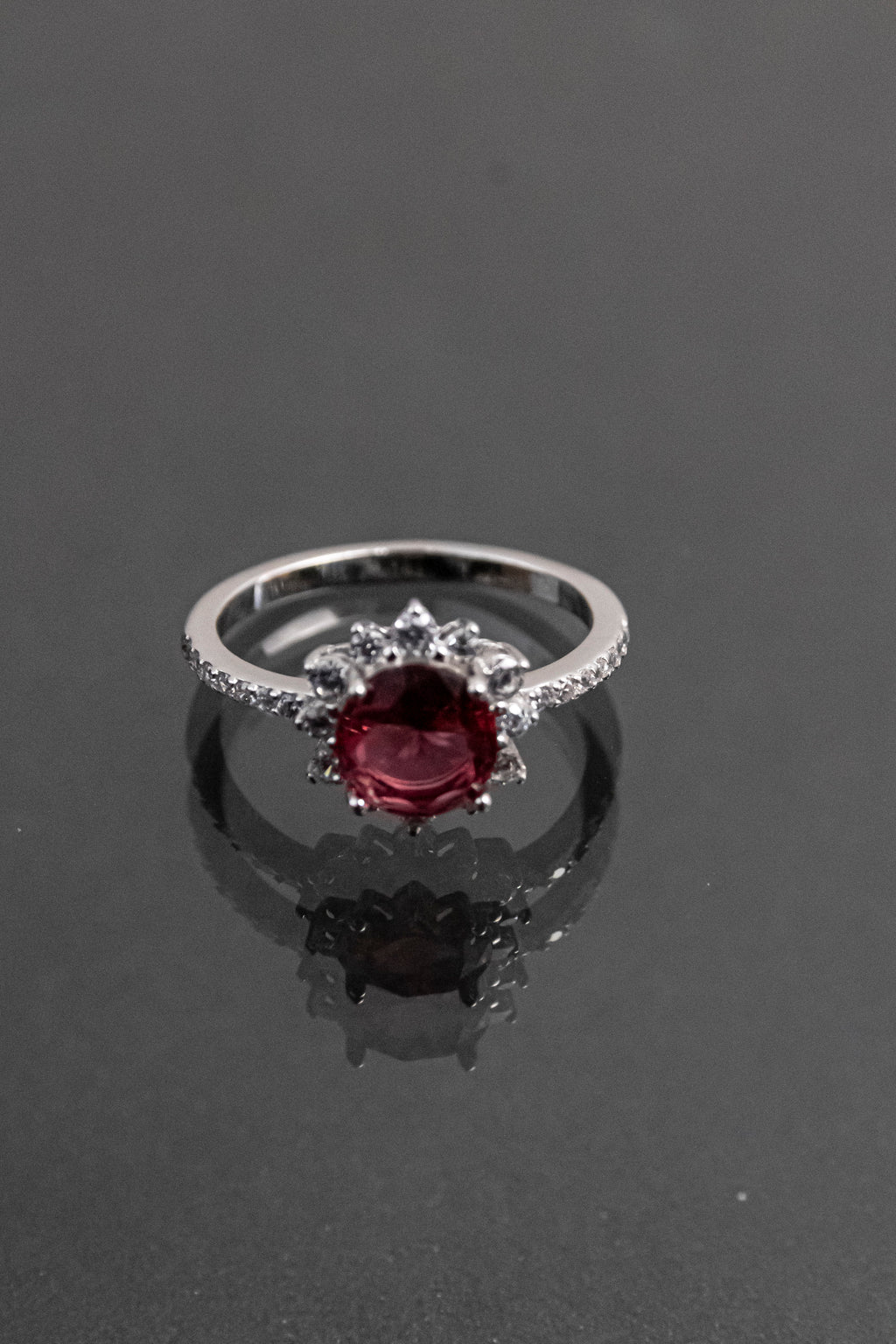 Anillo De Plata Turca Con Piedra Natural Roja De Laboratorio