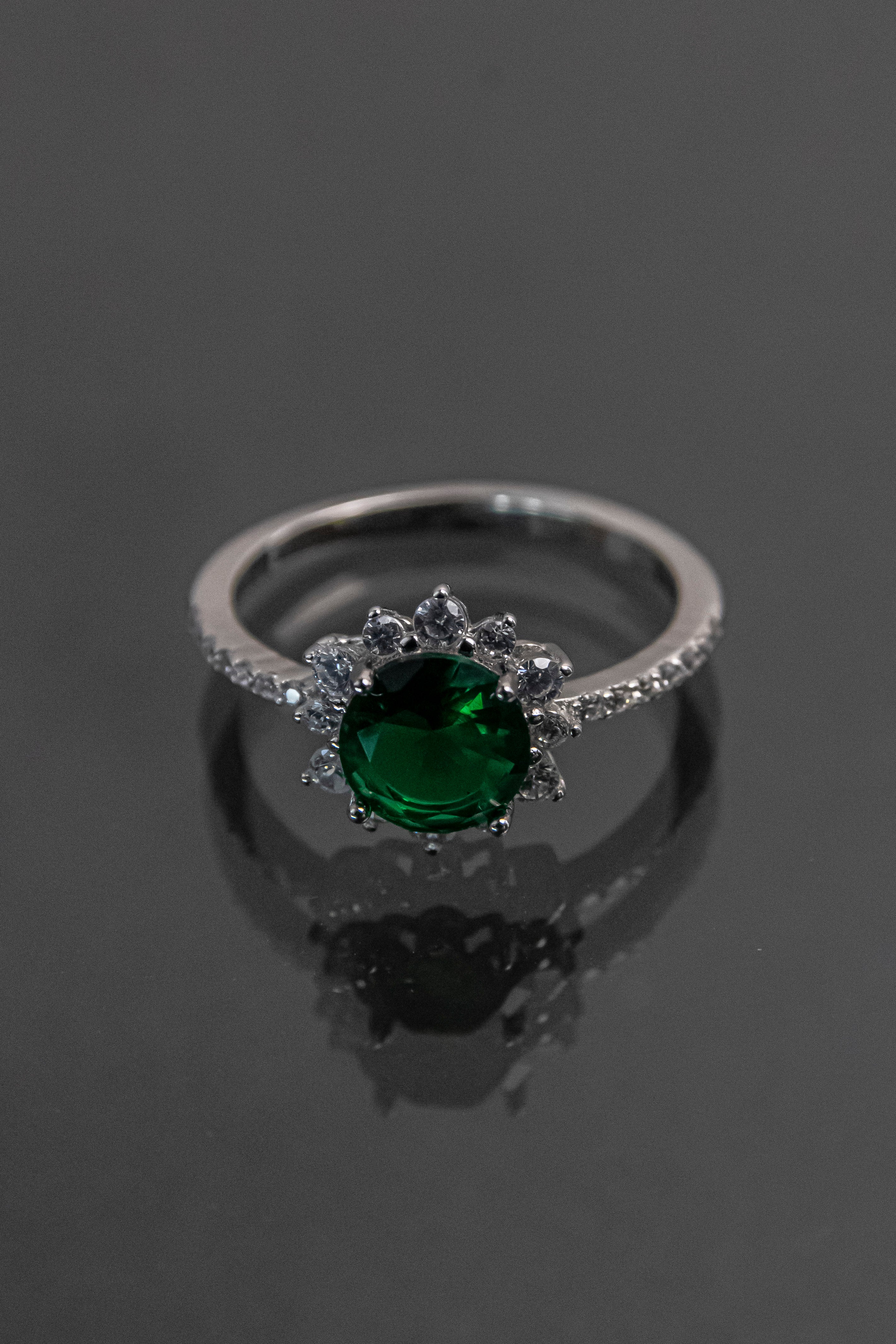 Anillo De Plata Turca Con Piedra Natural Verde Esmeralda De Laboratorio