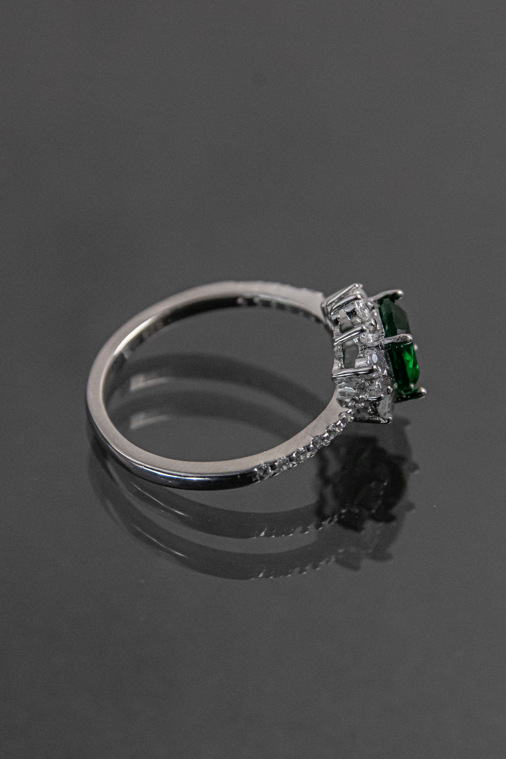 Anillo De Plata Turca Con Piedra Natural Verde Esmeralda De Laboratorio