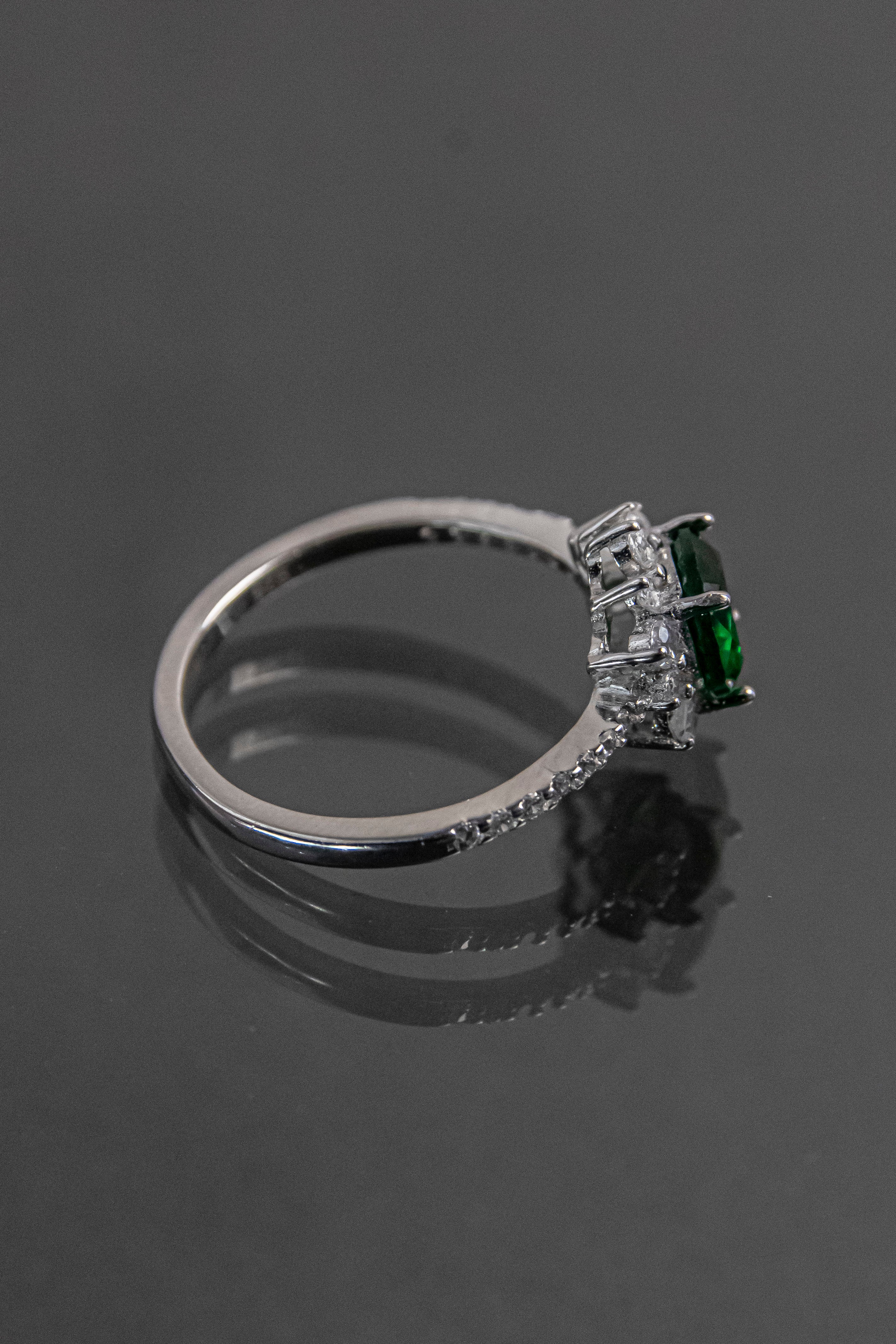 Anillo De Plata Turca Con Piedra Natural Verde Esmeralda De Laboratorio