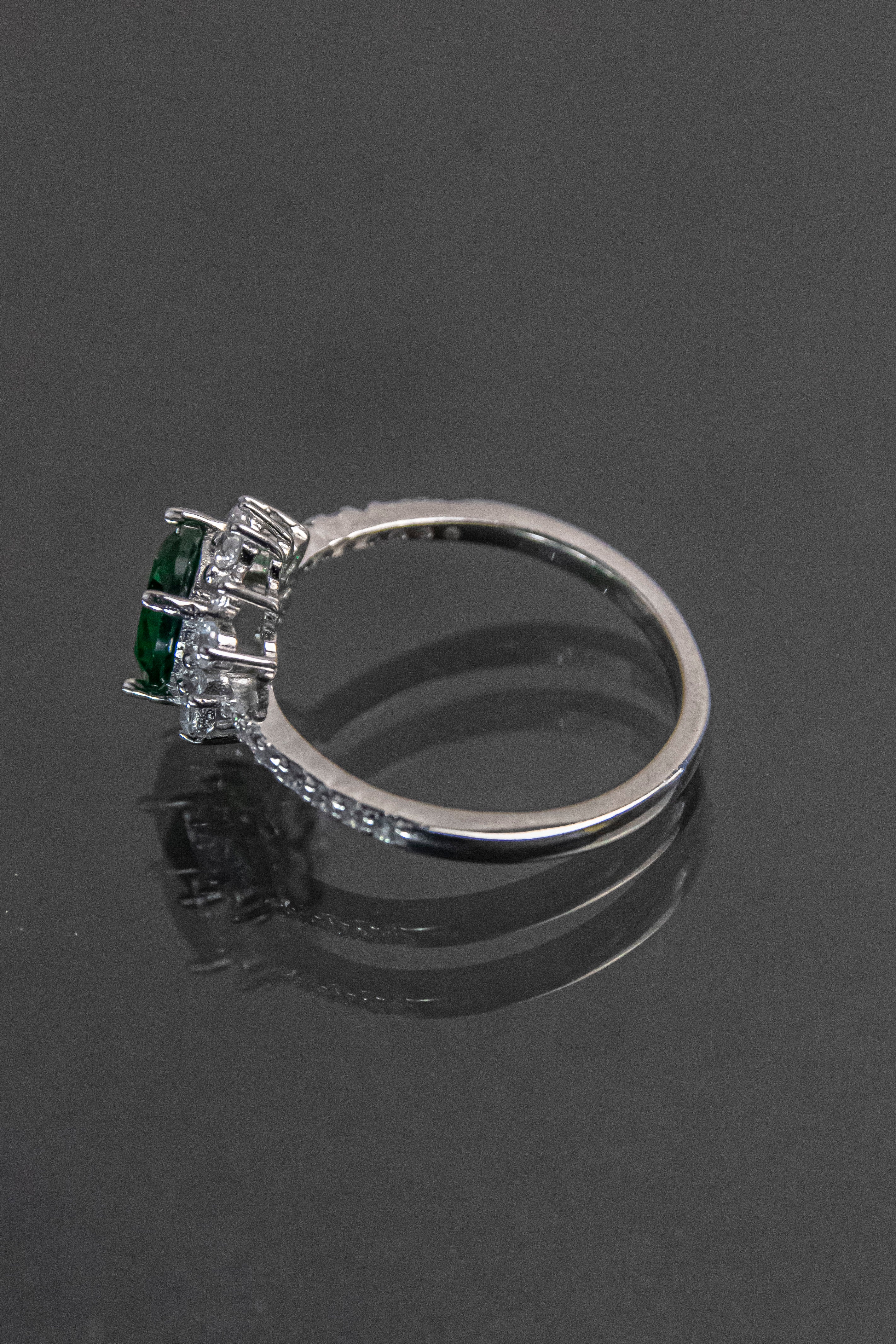 Anillo De Plata Turca Con Piedra Natural Verde Esmeralda De Laboratorio
