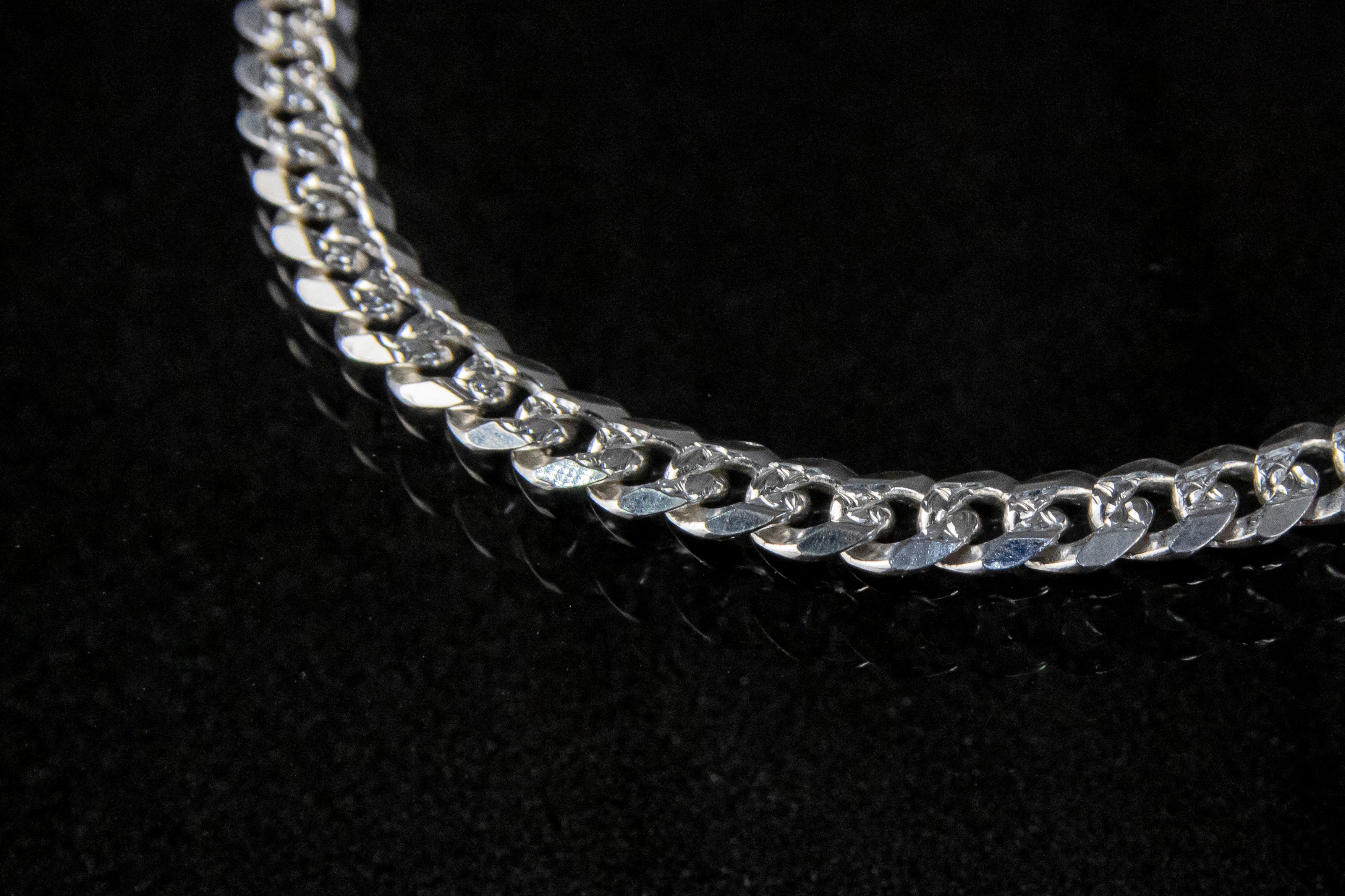 Pulso de Plata Esterlina, eslabón Barbado Diamantado 4.8mm x 22cm