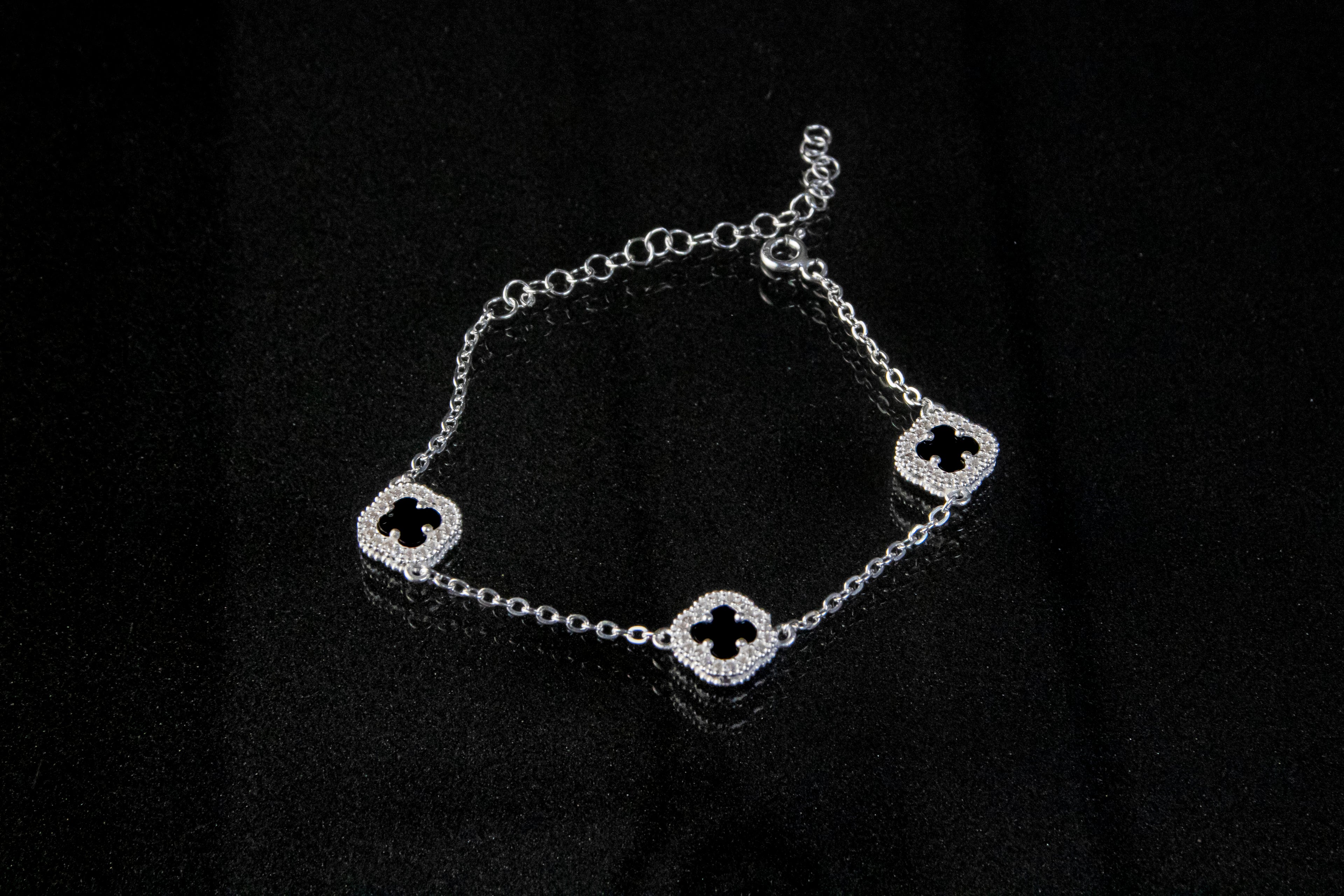 Brazalete De Plata Turka Con Trebol Negros Con zirconias