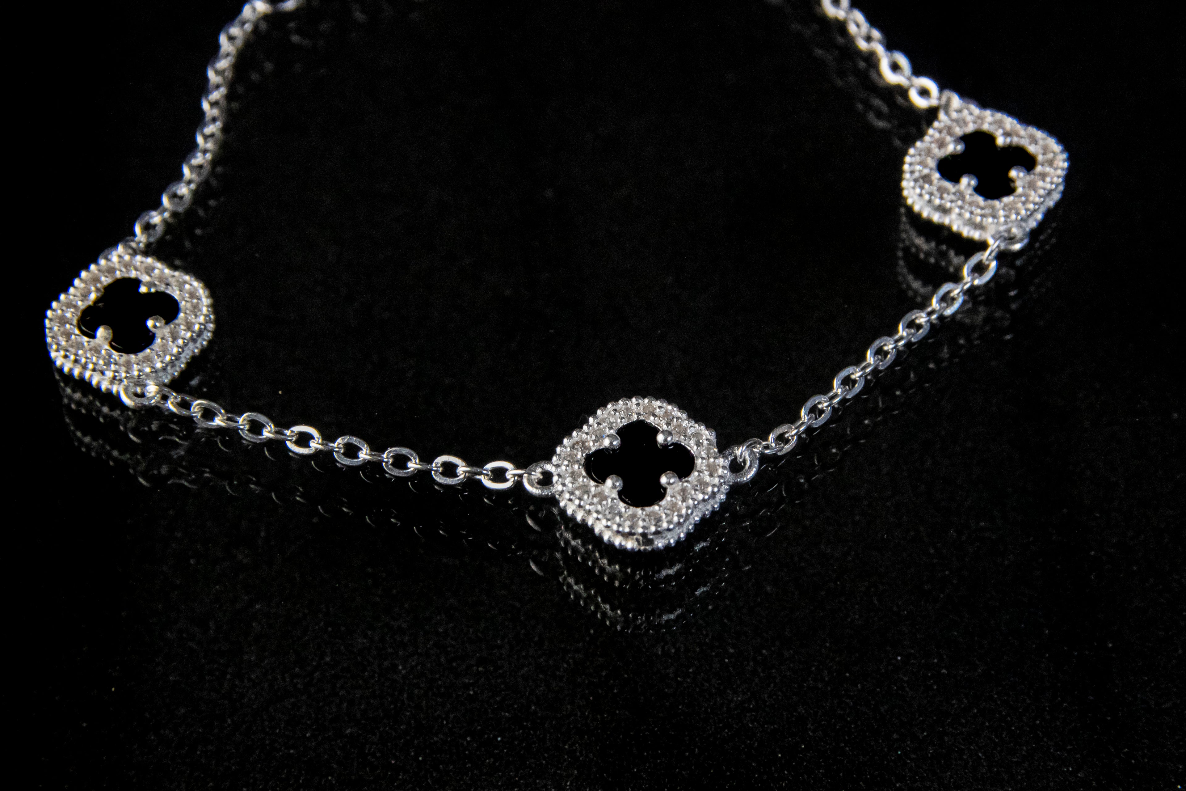 Brazalete De Plata Turka Con Trebol Negros Con zirconias