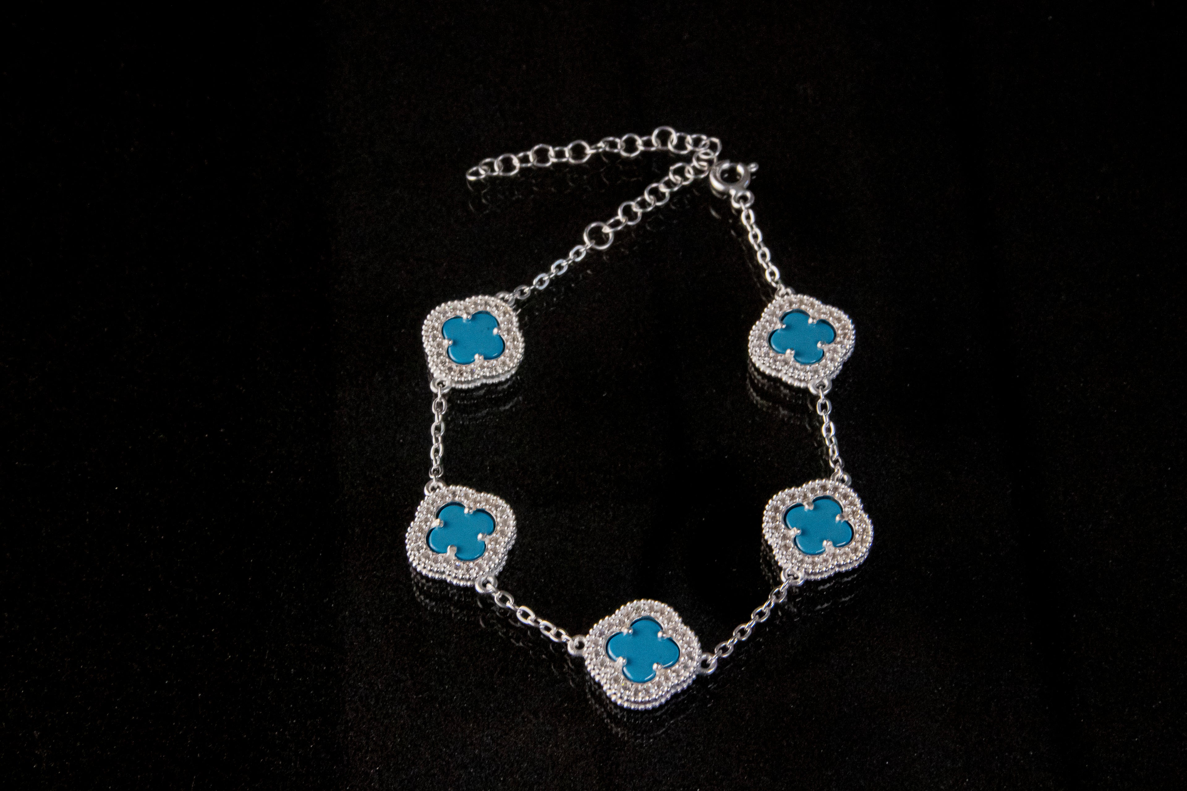 Brazalete de Plata Turca Con 5 Treboles color turquesa brillantes