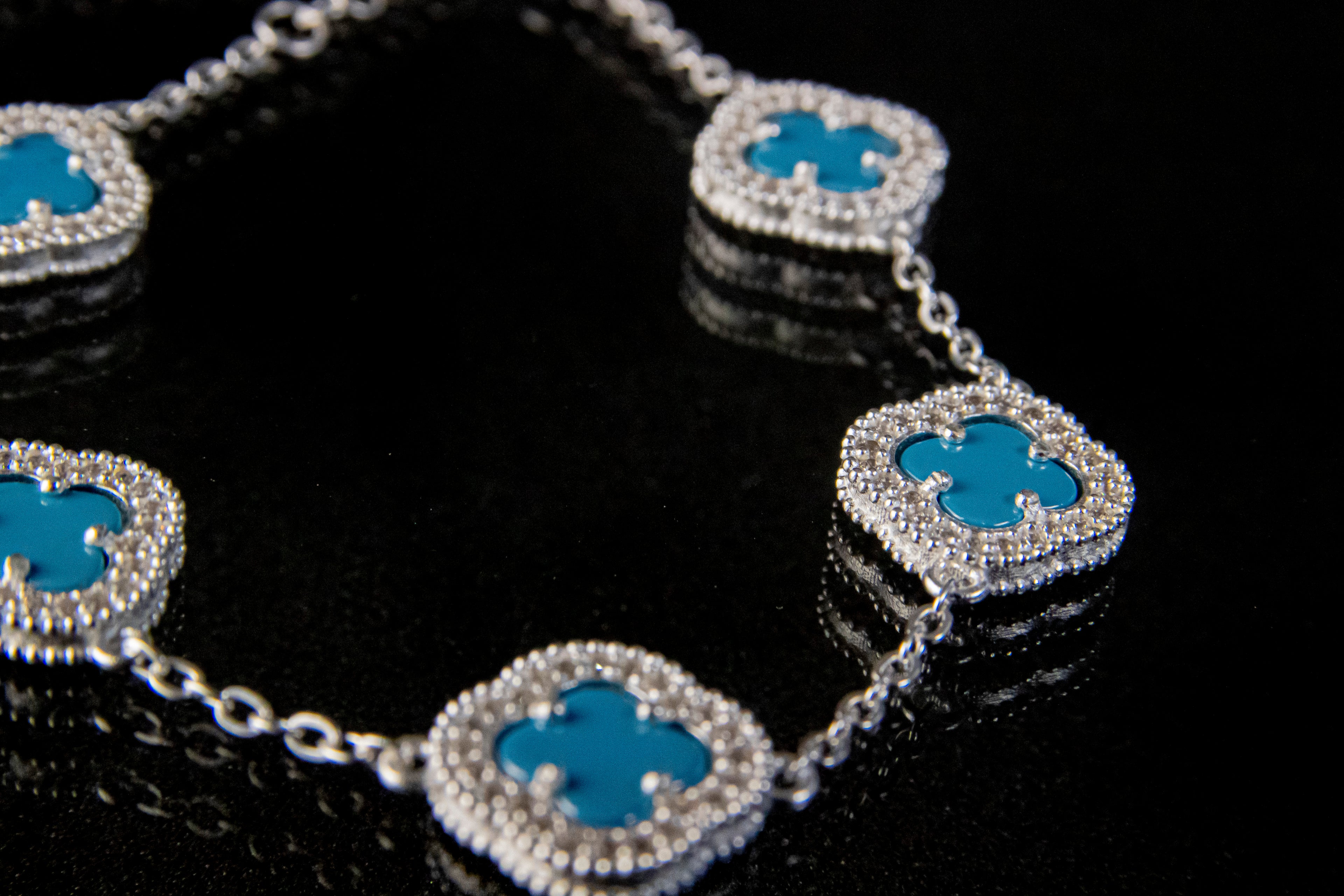 Brazalete de Plata Turca Con 5 Treboles color turquesa brillantes