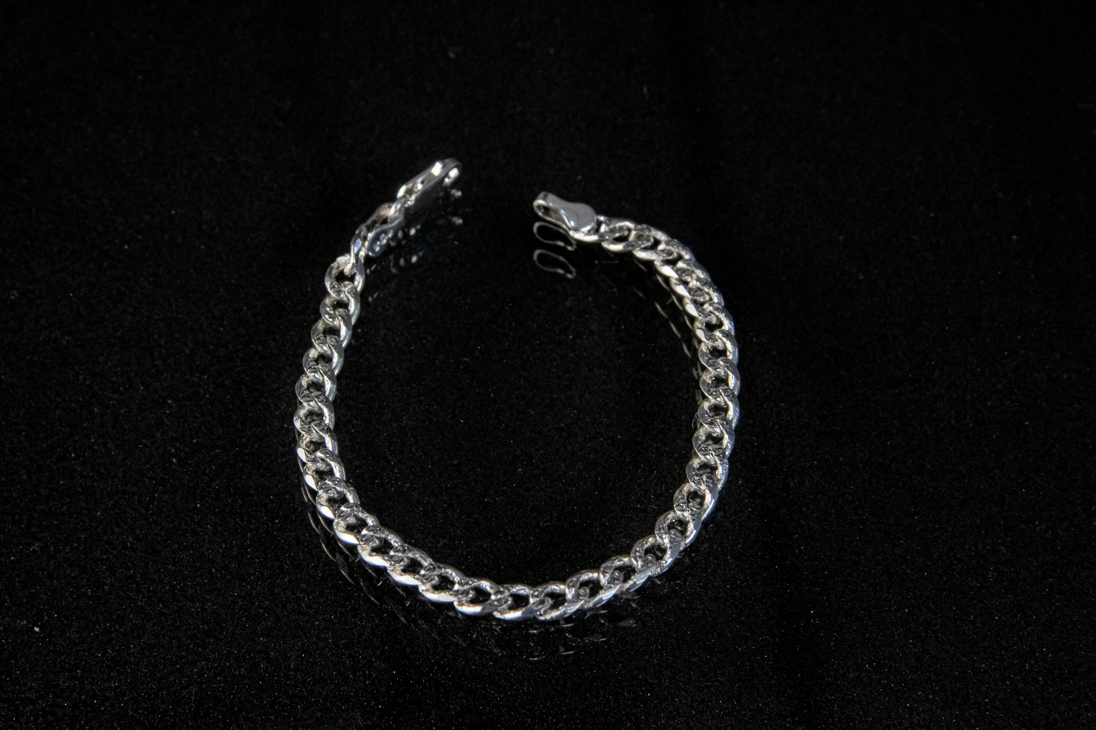Pulso de Plata Esterlina, Eslabón Barbado Para Niño De 3.9mm x 14cm